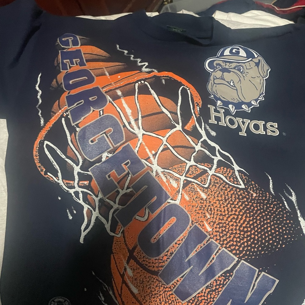 Vintage 90s Georgetown Hoyas Graphic Tee - Navy
Size L Excellent condition